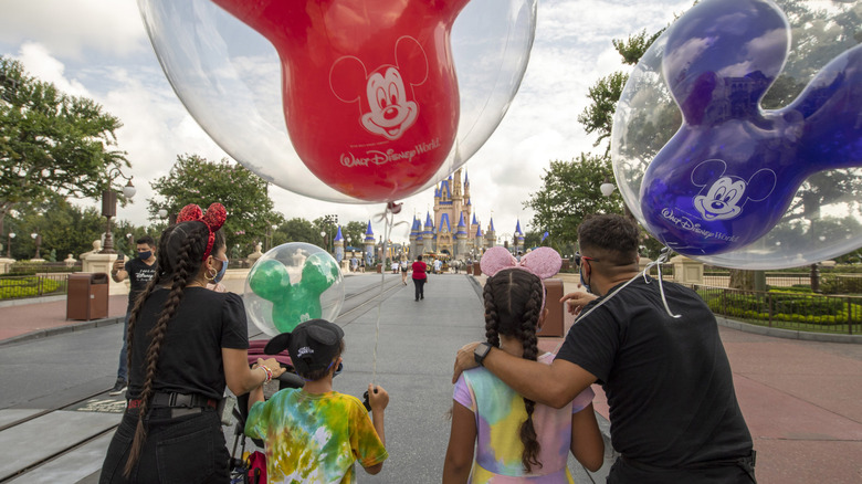 Family enjoying DIsney World