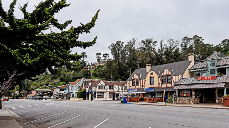 Shops lining Downtown Cambria in California on a cloudy day