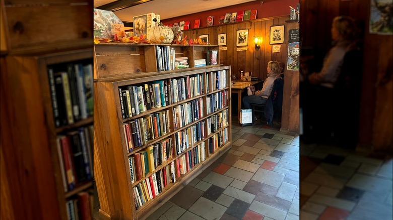 Traveler Restaurant with bookshelves near tables