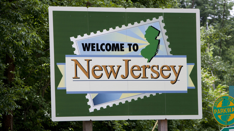 "welcome to New Jersey" sign on the parkway