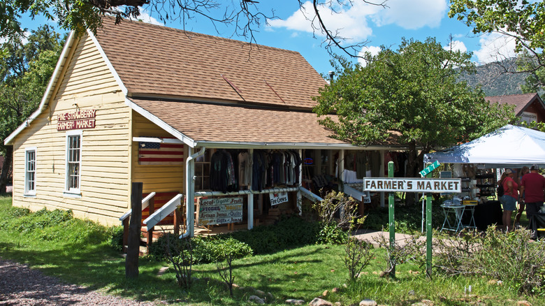 Pine-Strawberry Farmers Market building