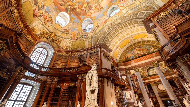 Ceiling painting and marble statue inside State Hall