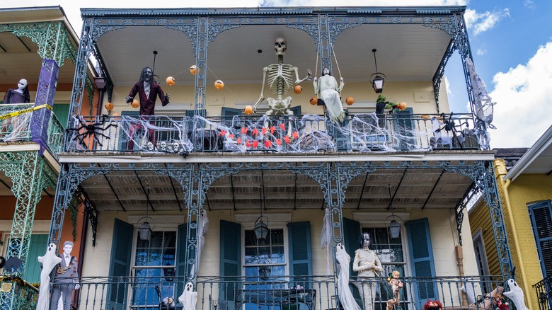 New Orleans building decorated for Halloween