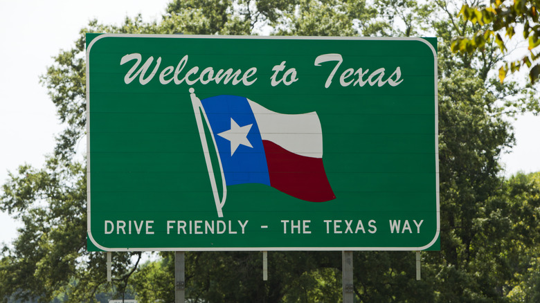 Texas welcome sign with the phrase "Drive Friendly - The Texas Way"