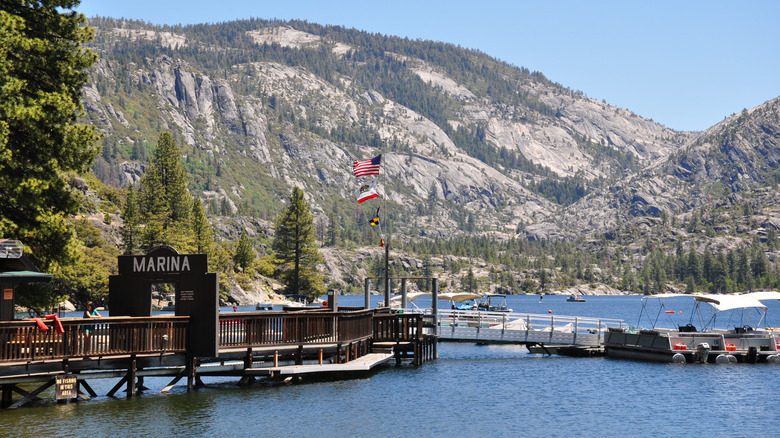 Picture of Pinecrest Lake with marina and mountain background