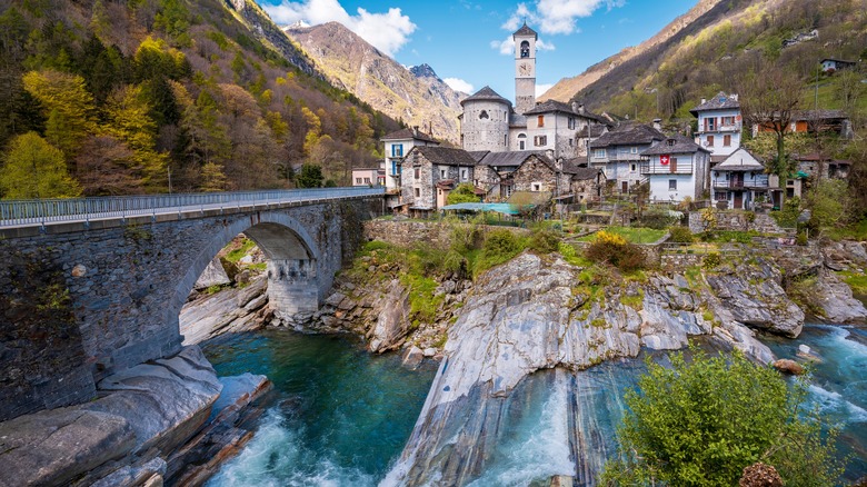 Lavertezzo village valley bridge