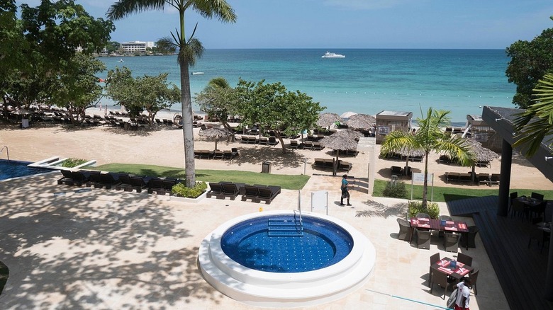 jacuzzi, beach at Royalton resort