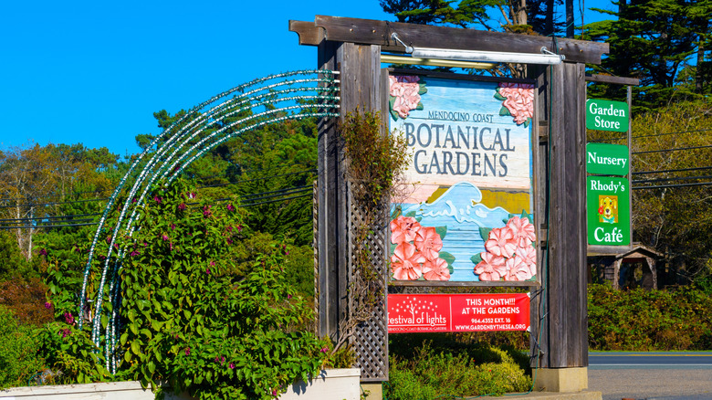 Mendocino Coast Botantical Gardens welcome sign