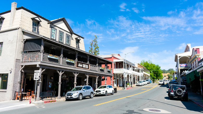 Hotel Sutter with cars in front on Main Street in Sutter Creek, CA