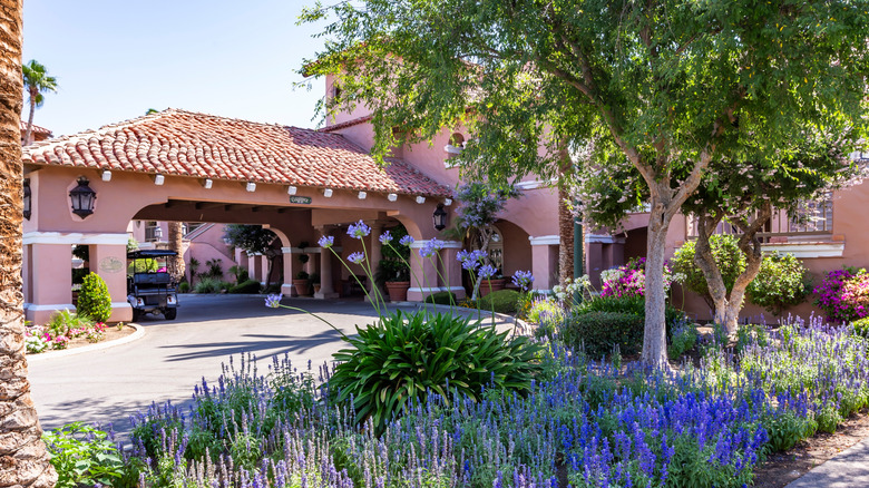 Entrance of Harris Resort and Ranch in Coalinga, CA