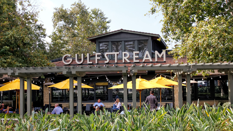 The outdoor patio of Hillstone group restaurant Gulfstream