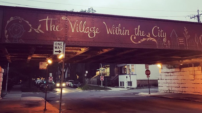 Bridge displaying the nickname of the Roscoe Village neighborhood in Chicago, IL