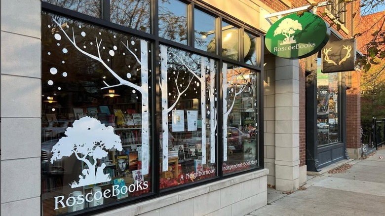 Storefront of Roscoe Books in the Roscoe Village Neighborhood of Chicago, IL