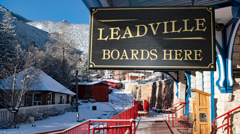 Leadville railroad station sign with black background and yellow lettering