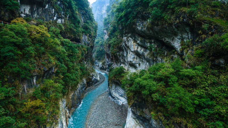 Winding canyon of Taroko Gorge