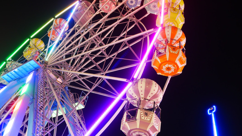 Old Town's Ferris wheel at night