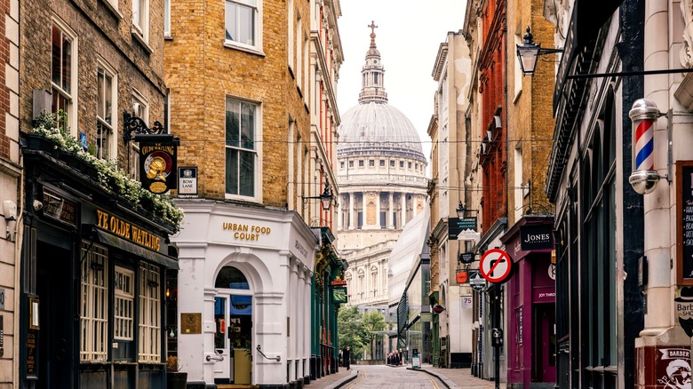 pub london st pauls cathedral