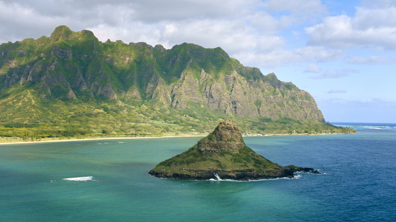 Panoramic view of Mokoli'i with the Kualoa Mountains behind it in Oahu, Hawaii