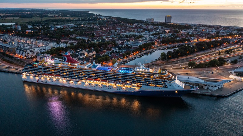 dusk carnival cruise ship port