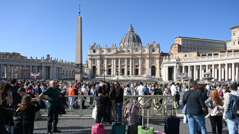 Crowds in St. Peter's Square