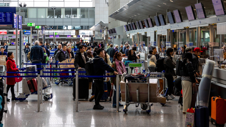 Lines at Frankfurt Airport