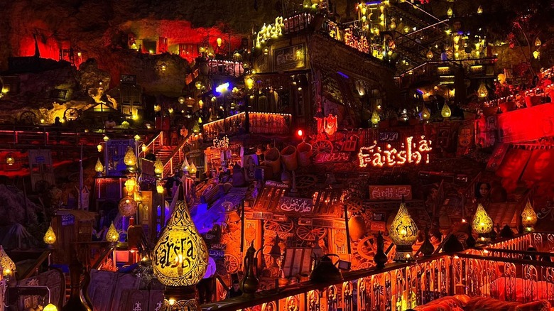 Farsha Mountain Lounge at night