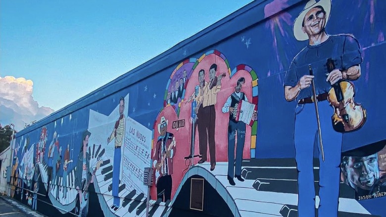 A mural of musicians in Lampasas, Texas