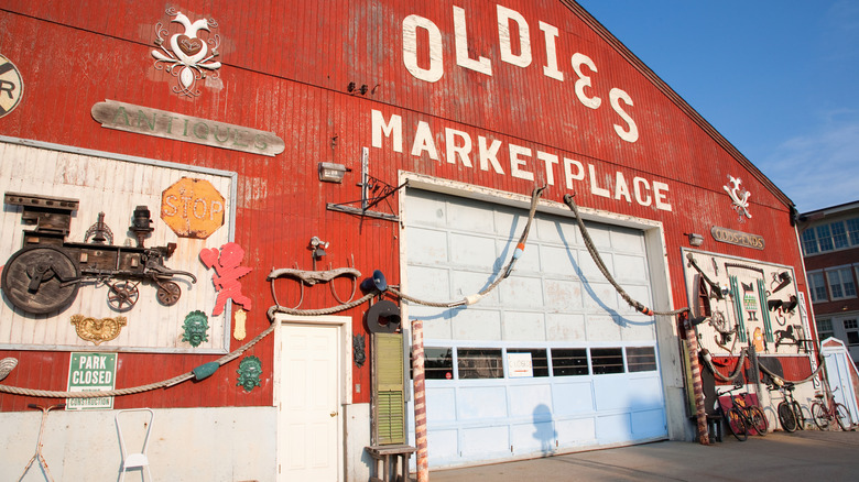 Oldies Marketplace antique shop in Newburyport