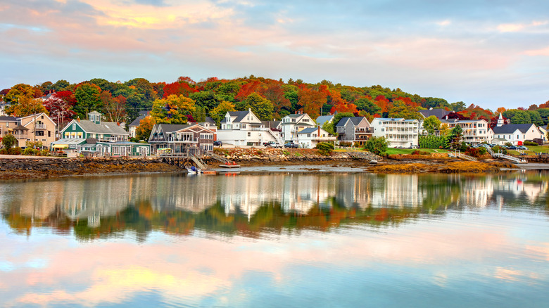 Boothbay Harbor coastline in the autumn