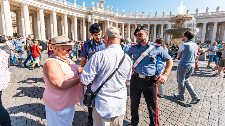 tourists asking for help in Italy