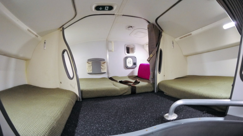Crew rest compartment on a plane