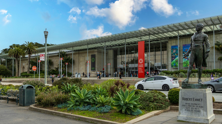 The outside of the California Academy of Sciences in San Francisco