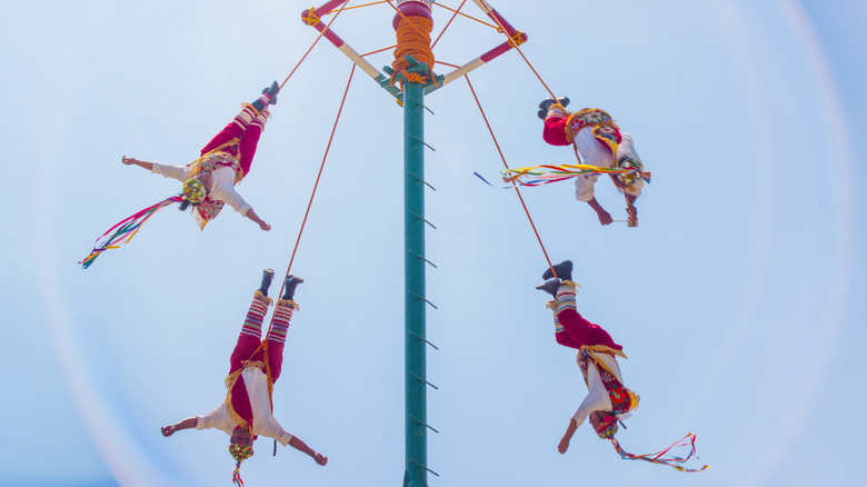 Flyers of the Voladores de Papantla swinging around a pole