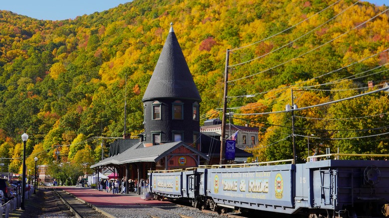 Pocono Mountains fall train