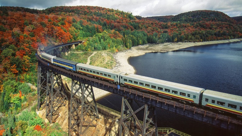 Agawa Canyon Train Tour in autumn