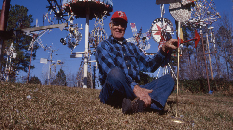 Portrait of folk artist Vollis Simpson with whirligigs