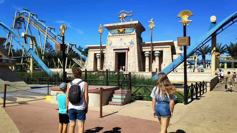 People watching the Oziris rollercoaster