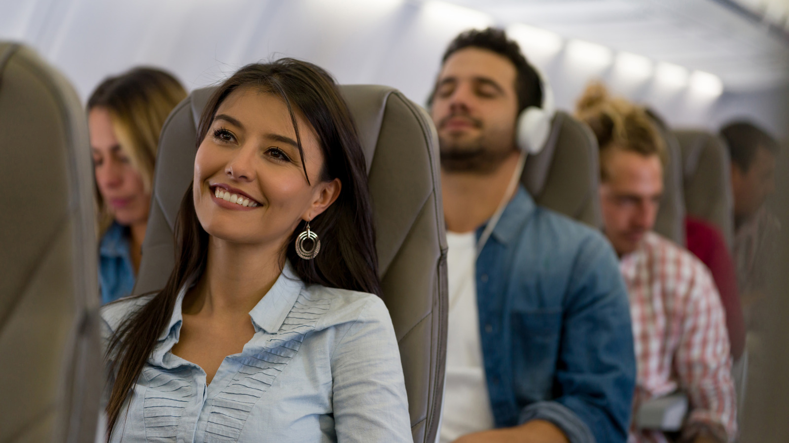 Frequent Travelers Know The Aisle Seat On A Plane Is The Best Choice ...