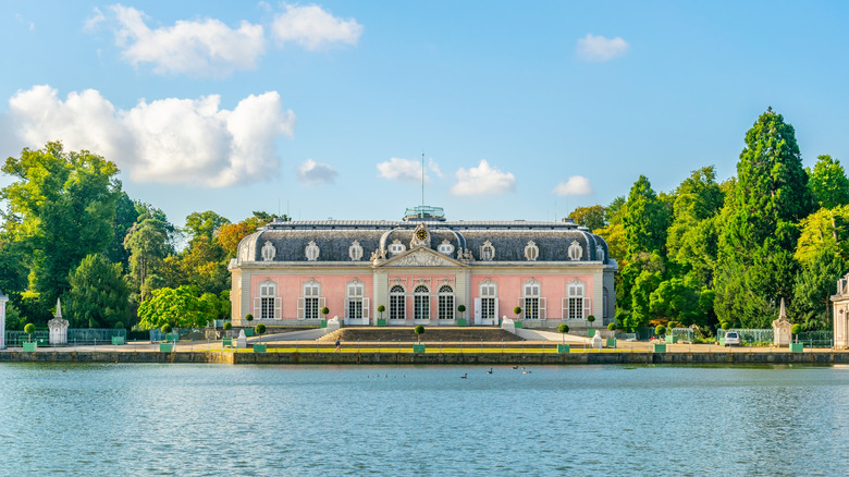 Panoramic view of the pink exterior of Benrath Palace