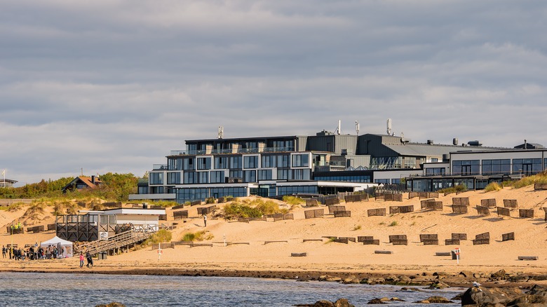 Hotel Tylösand beside a sandy beach