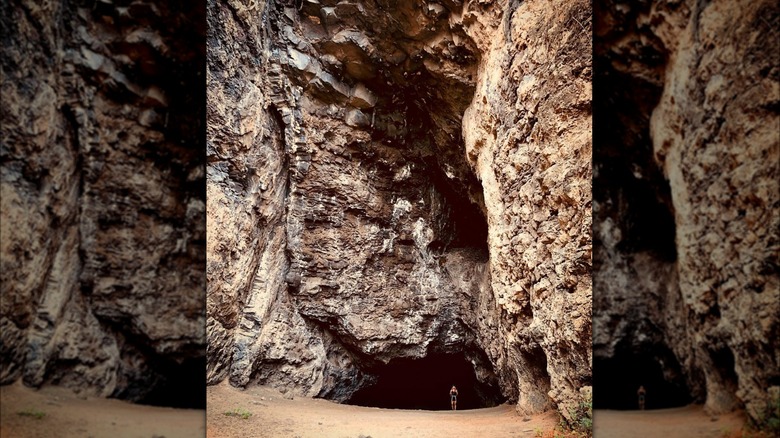 Entrance to the Kaneana Cave.