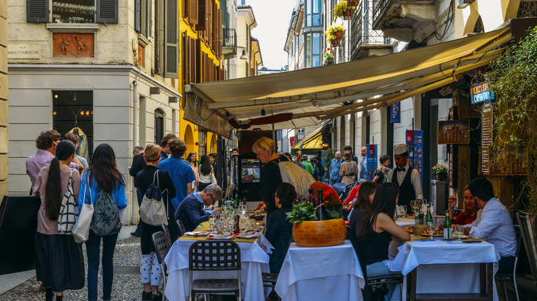 Sitting down for an outdoor lunch in Italian city