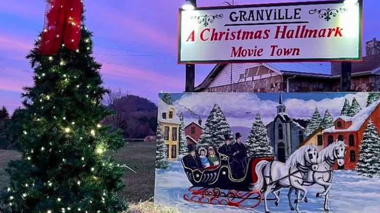 Granville Christmas sign Christmas tree