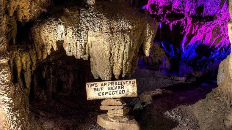 A tipping reminder found within the Raccoon Mountain Caverns in Chattanooga, Tennessee