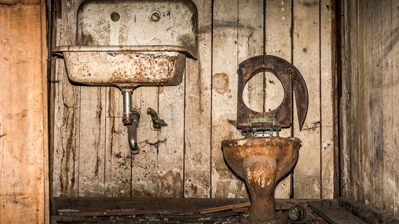 Old and abandoned toilet in the Seattle Underground.