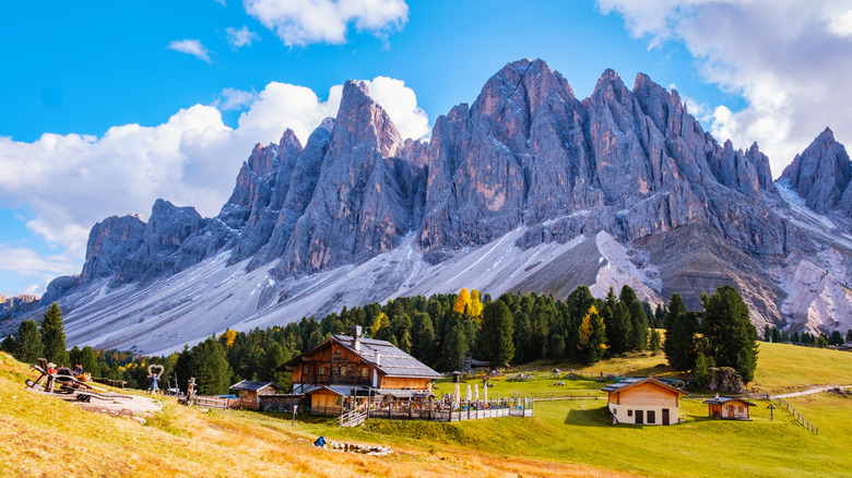 Jagged peaks and a hut at Puez-Odle Nature Park