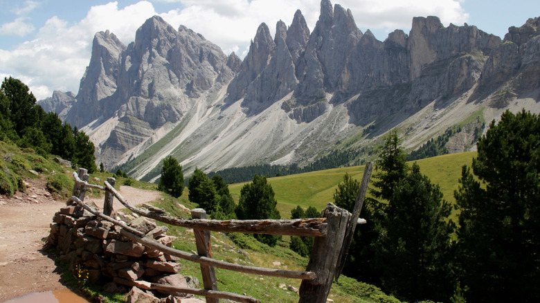 A hiking trail looking out at jagged peaks in Puez-Odle Nature Park