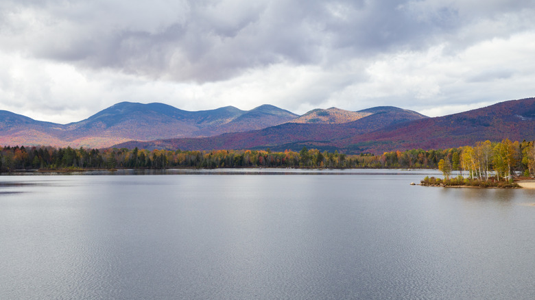 A view of the lake and mountains at Jericho Mountain State Park