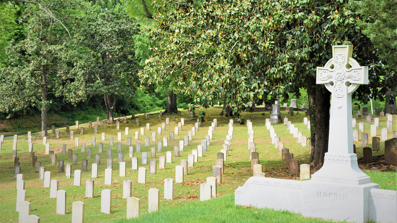 Myrtle Hill Cemetery gardens