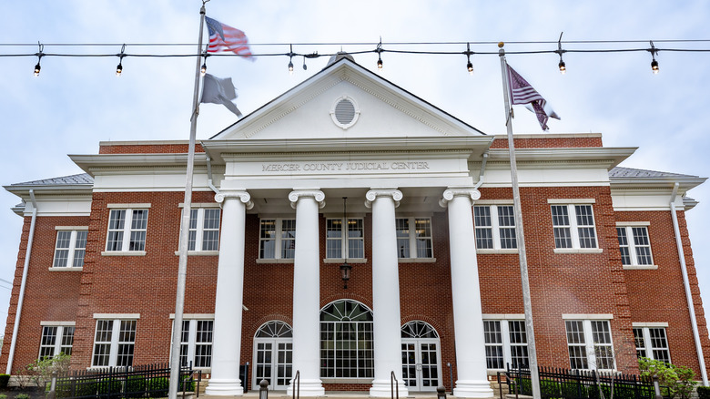 Facade of a government building in Harrodsburg